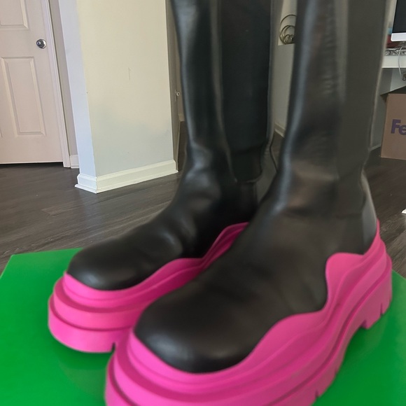 Bottega Venetia Black and pink tire boot military calf size 8 - Picture 2 of 9